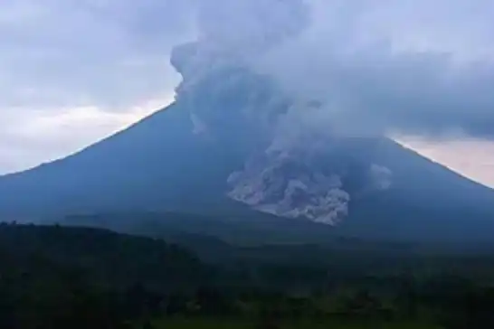 Semeru Yanardağı'nda volkanik hareketlilik