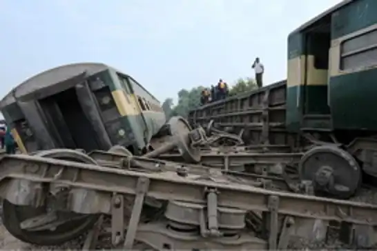 At least five killed, 30 injured in train derailment in Pakistan