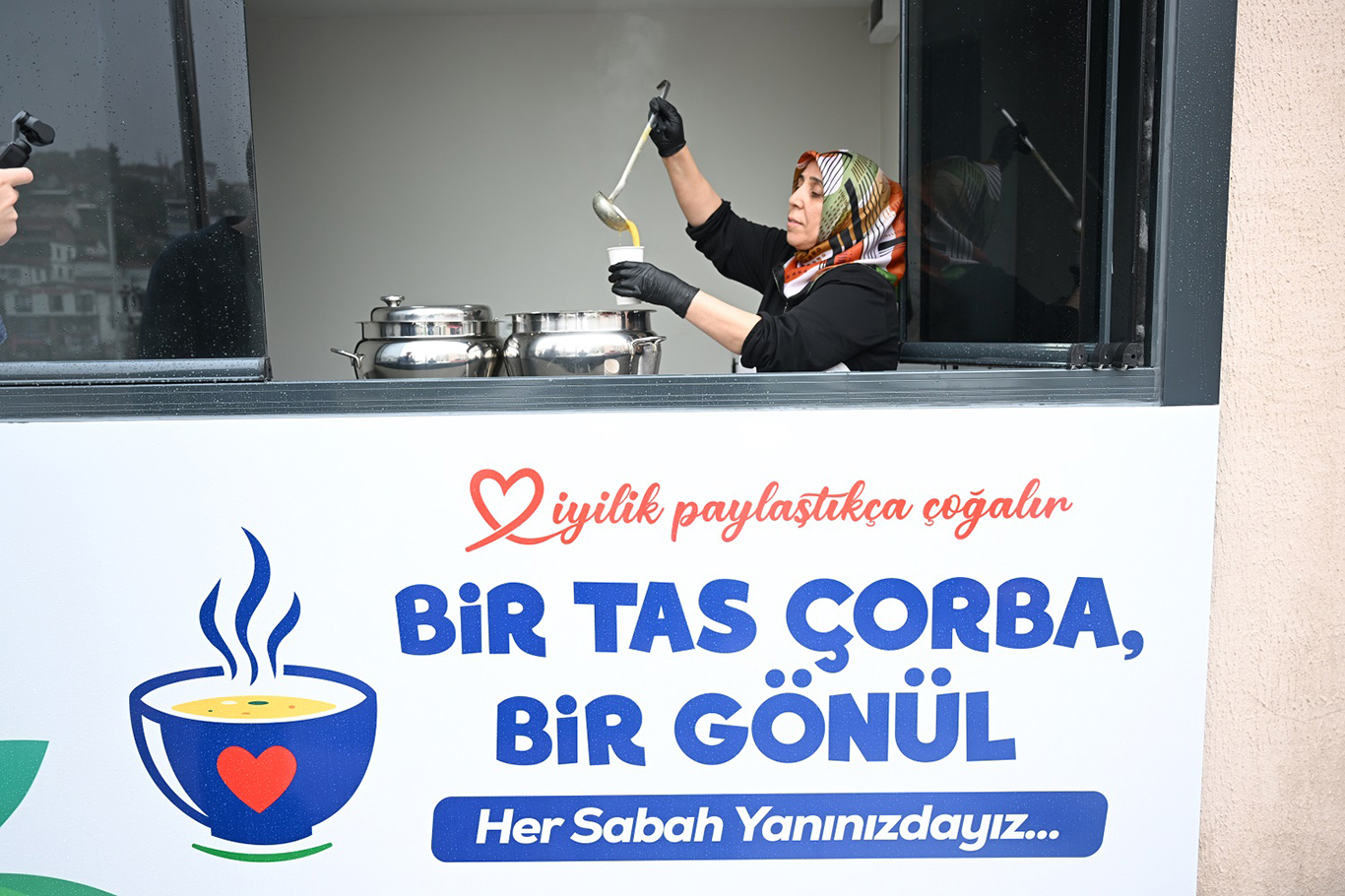 Malatya'da hasta ve hasta yakınlarına sıcak çorba ikramı
