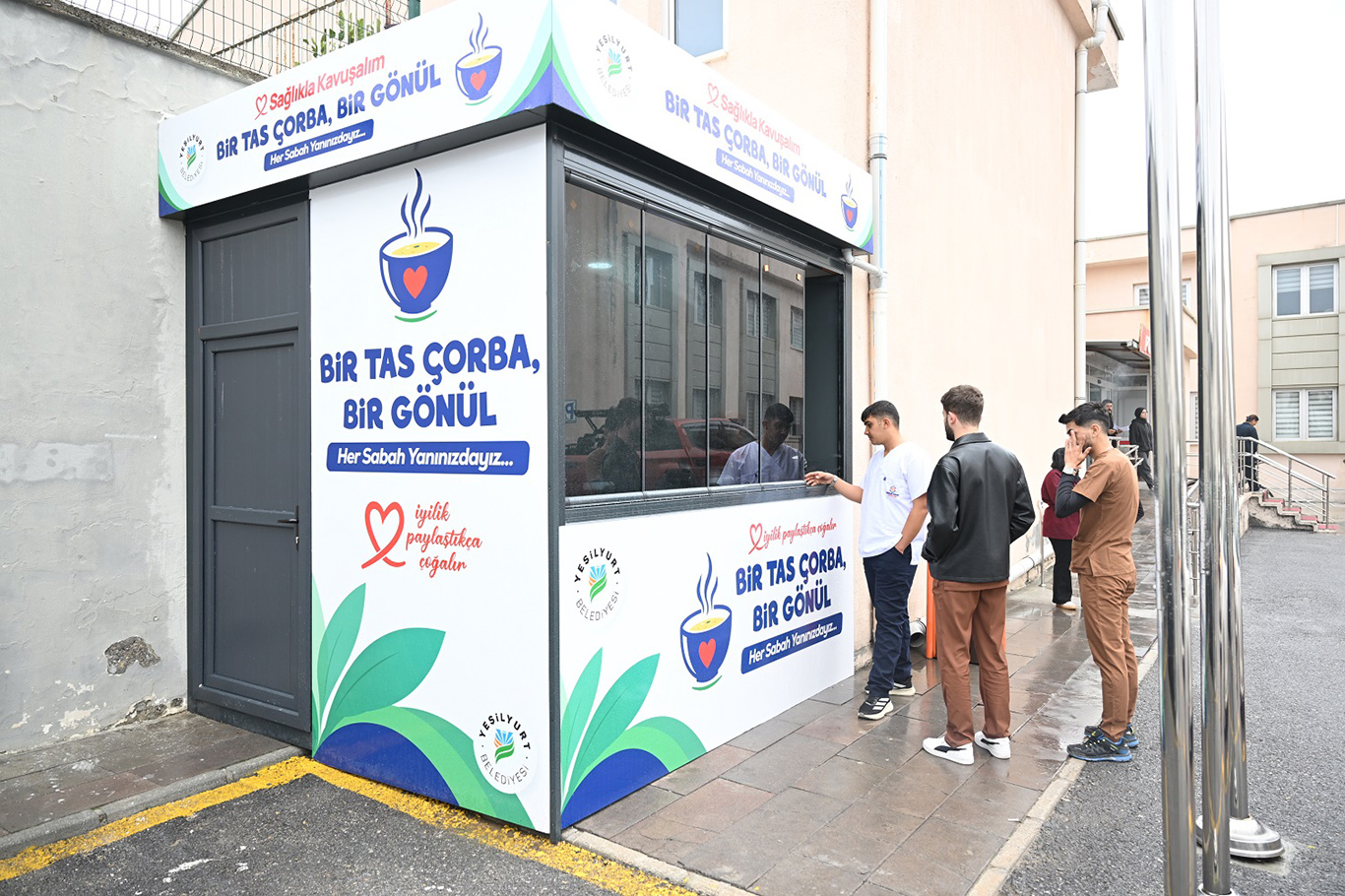 Malatya'da hasta ve hasta yakınlarına sıcak çorba ikramı