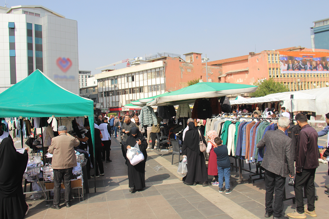 Kermesa Karwana Hêvîyê didome: Qezencên wê ew ê ji mihtacan re were xerckirin