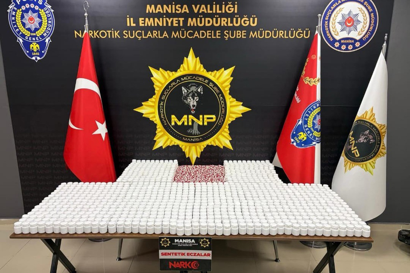 Manisa'ya uyuşturucu operasyonu: 3 şüpheli yakalandı, 57 bin hap ele geçirildi