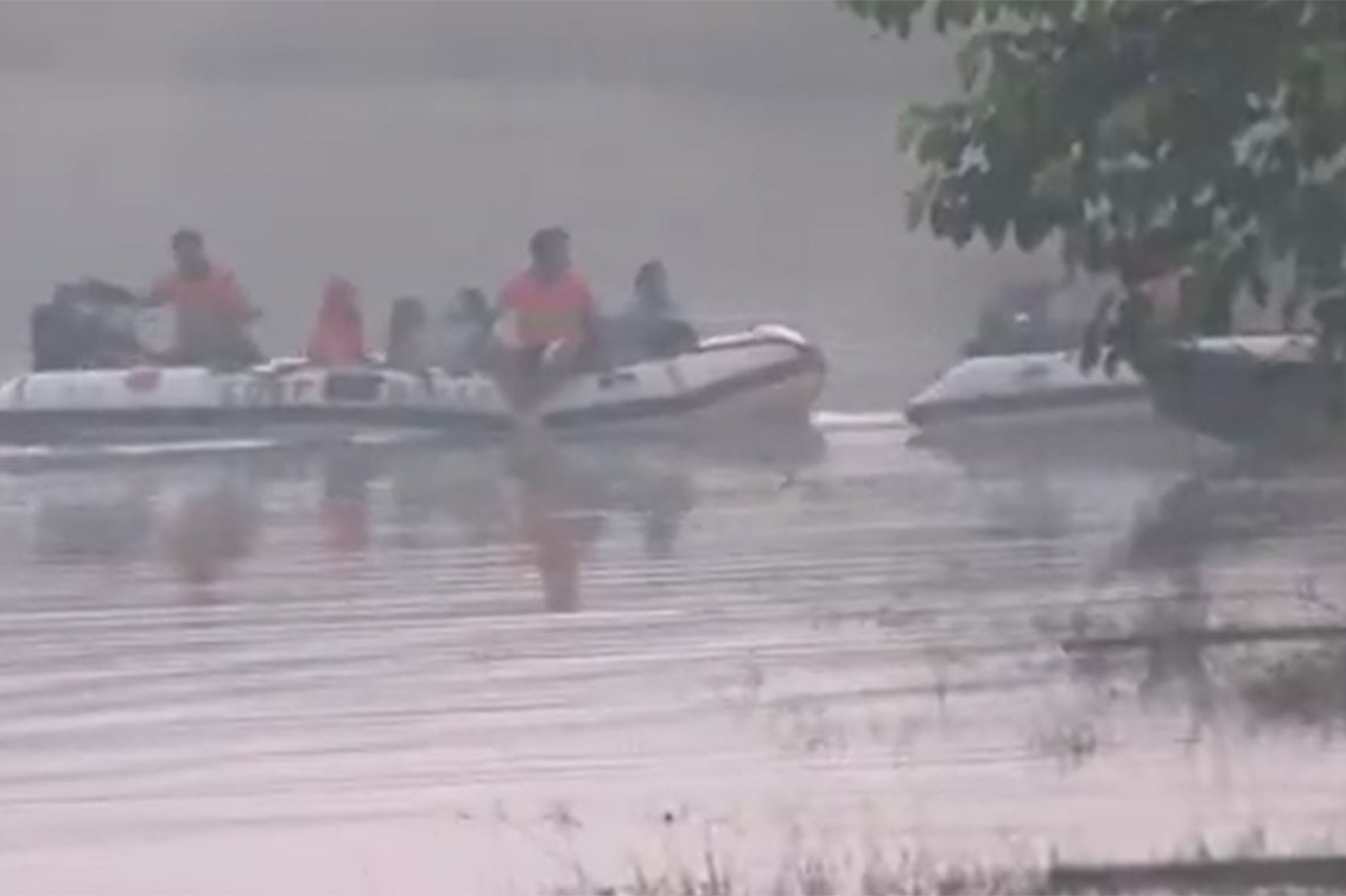 Hindistan’da tekne faciası: Ganj Nehri’nde 13 kişi hayatını kaybetti