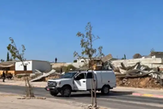 الاحتلال يهدم أكثر من 80 منزلًا ومسجدًا في النقب وتشريد مئات الفلسطينيين