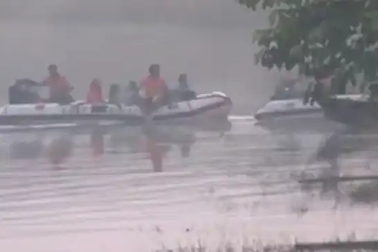 13 children dead after overloaded boat vapsizes in India's Ganges River