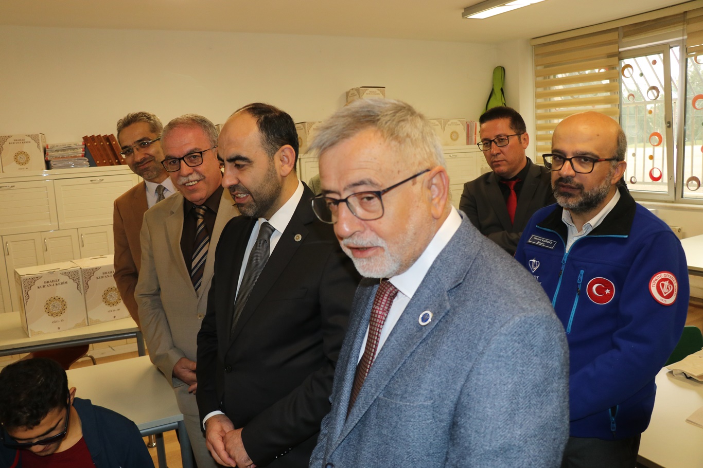 Görme engelli öğrencilere Braille alfabesiyle Kur’an-ı Kerim hediye edildi