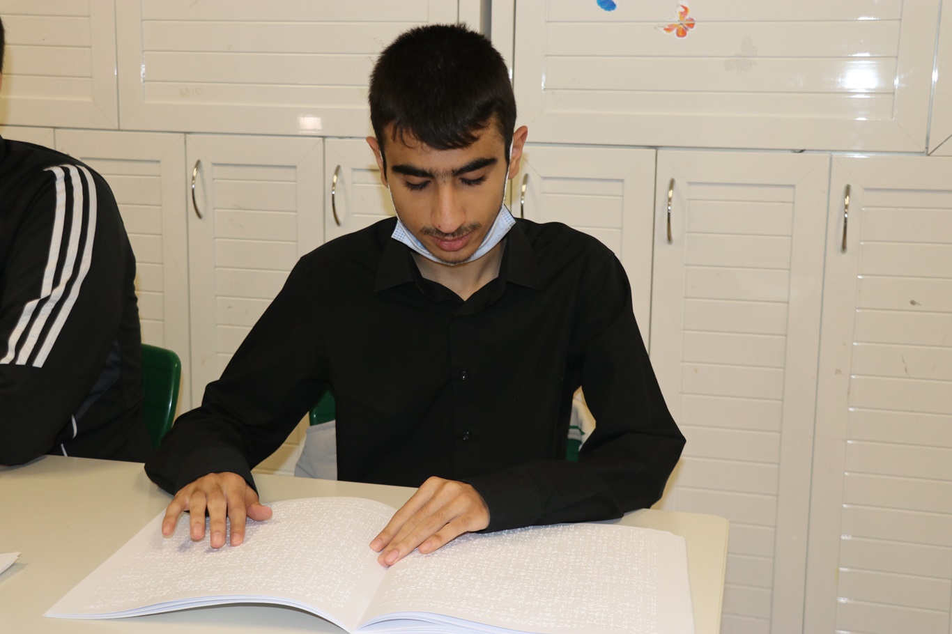 Görme engelli öğrencilere Braille alfabesiyle Kur’an-ı Kerim hediye edildi