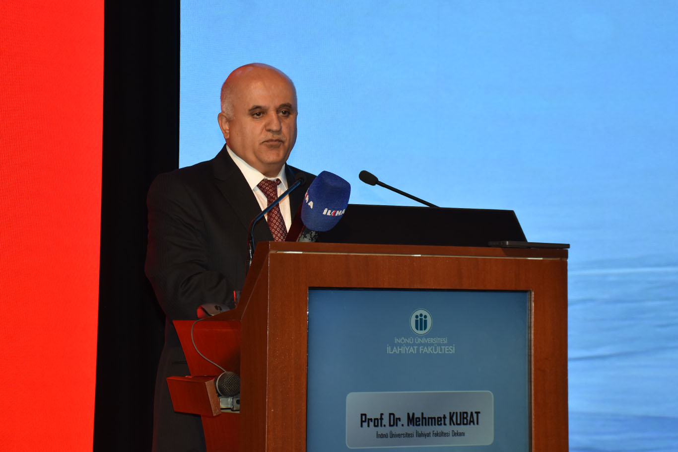 İlahiyat Fakültesi Dekanı Prof. Dr. Mehmet Kubat