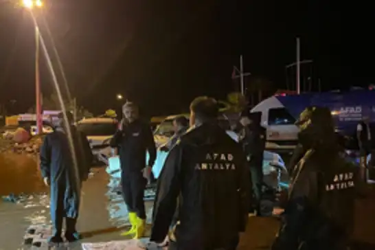 Antalya'da mahsur kalan 22 kişi güvenli alanlara tahliye edildi