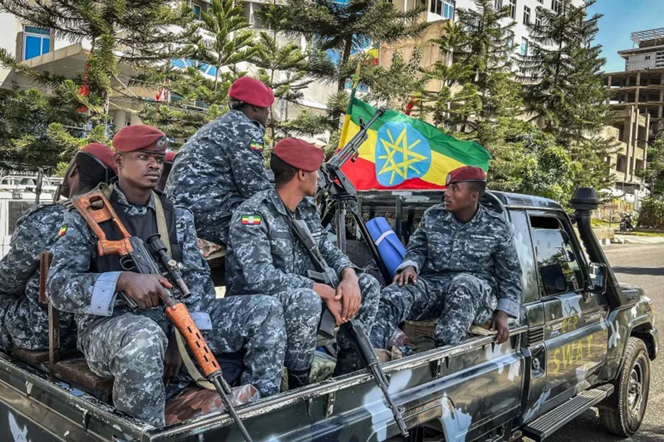 Ethiopian forces advance toward Eritrean border as regional war fears grow