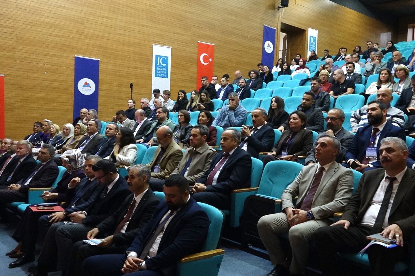 Ağrı’da 8. Uluslararası Ağrı Dağı ve Nuh’un Gemisi Sempozyumu Başladı