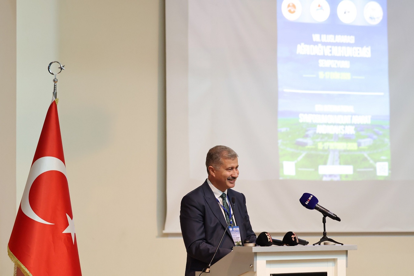 AİÇÜ Rektörü Prof. Dr. İlhan Gülçin
