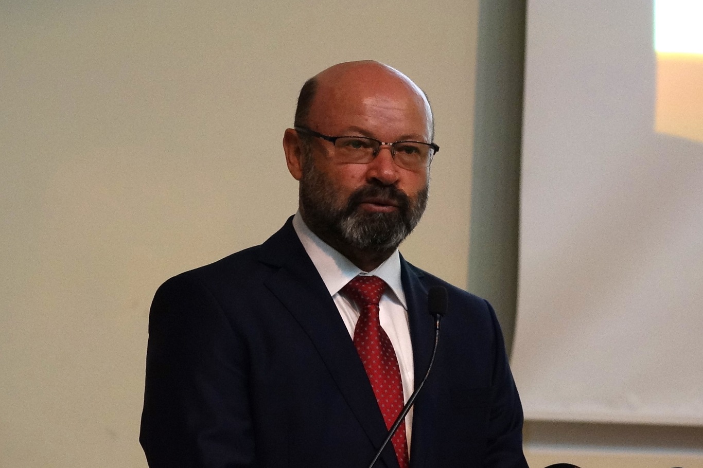 Sivas Cumhuriyet Üniversitesi Edebiyat Fakültesi Arkeoloji Bölümü Öğretim Üyesi Prof. Dr. Cenker Atila