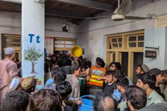 Pakistan'da bir okulun çatısının çökmesi sonucu ölü sayısı 33'e yükseldi
