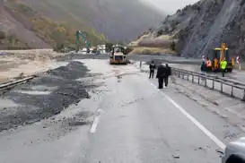 Erzincan-Erzurum kara yolu heyelan nedeniyle ulaşıma kapandı
