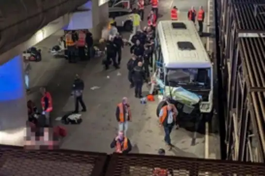 Manş Tüneli'nde tren ile minibüs çarpıştı: 19 yaralı