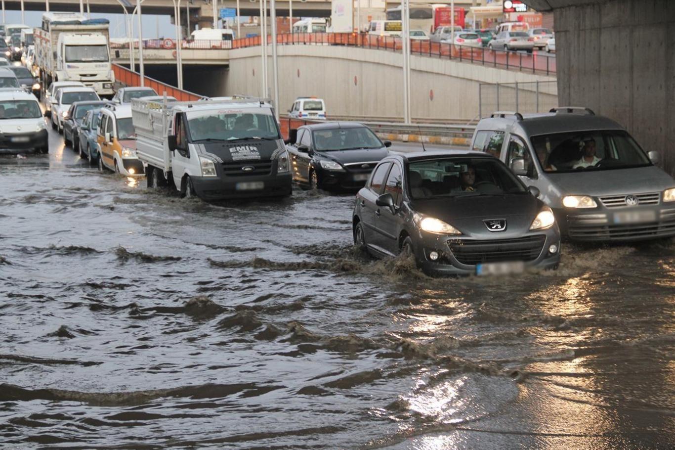 Meteoroloji'den yağış alarmı: Zonguldak turuncu, 13 il sarı kodla uyarıldı