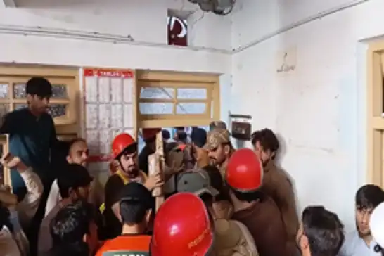 Pakistan’da okulun çatısının çökmesi sonucu ölü sayısı 35’e yükseldi
