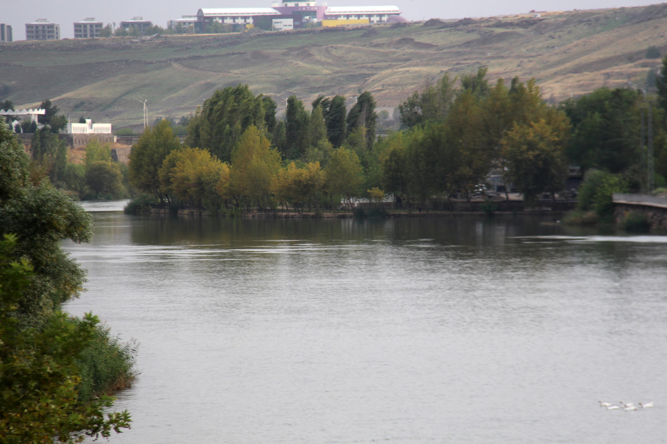 Diyarbakır'da yağışlarla birlikte Dicle Nehri'nin debisi arttı