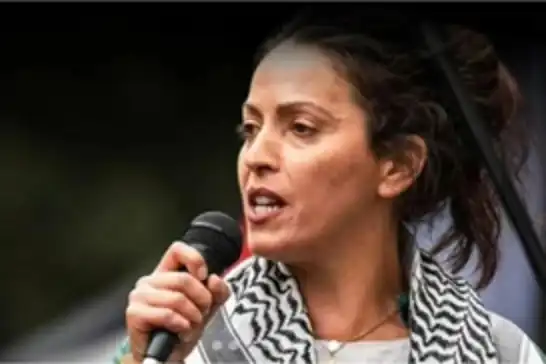 ناشطة بريطانية فلسطينية تتلقى تهديدات بالقتل والاغتصاب بعد قرار حزبها حول الصهيونية