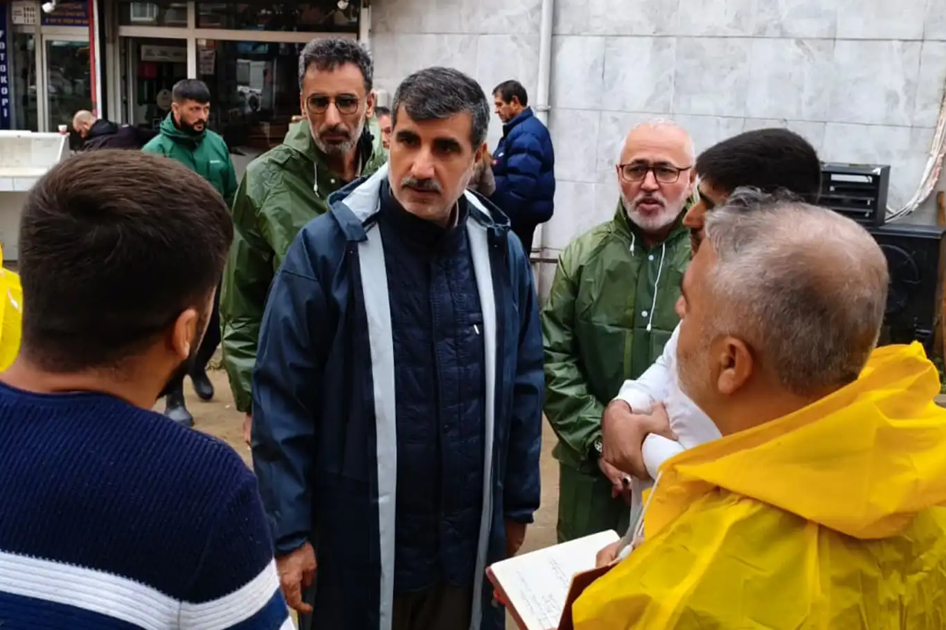HÜDA PAR İstanbul İl Başkanlığı'ndan sel mağdurlarına ziyaret