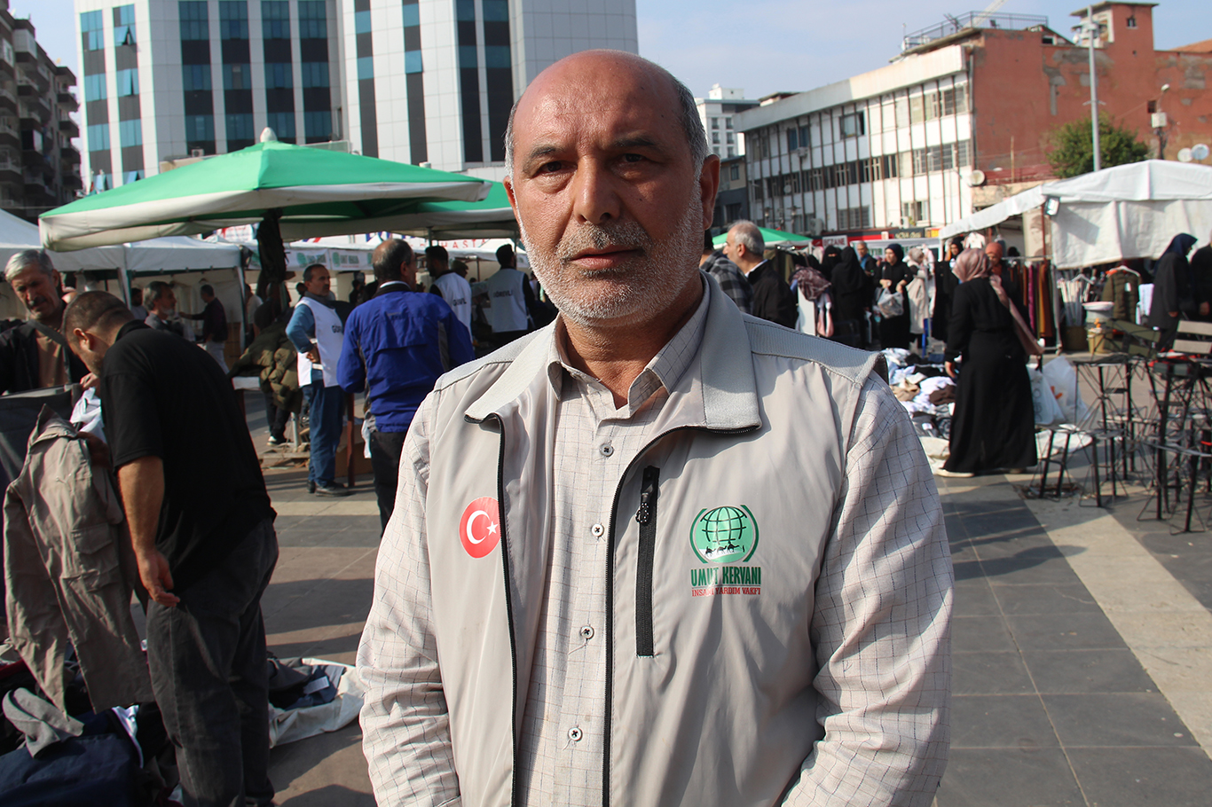 İhtiyaç sahiplerine yararına düzenlenen kermes yoğun ilgiyle devam ediyor