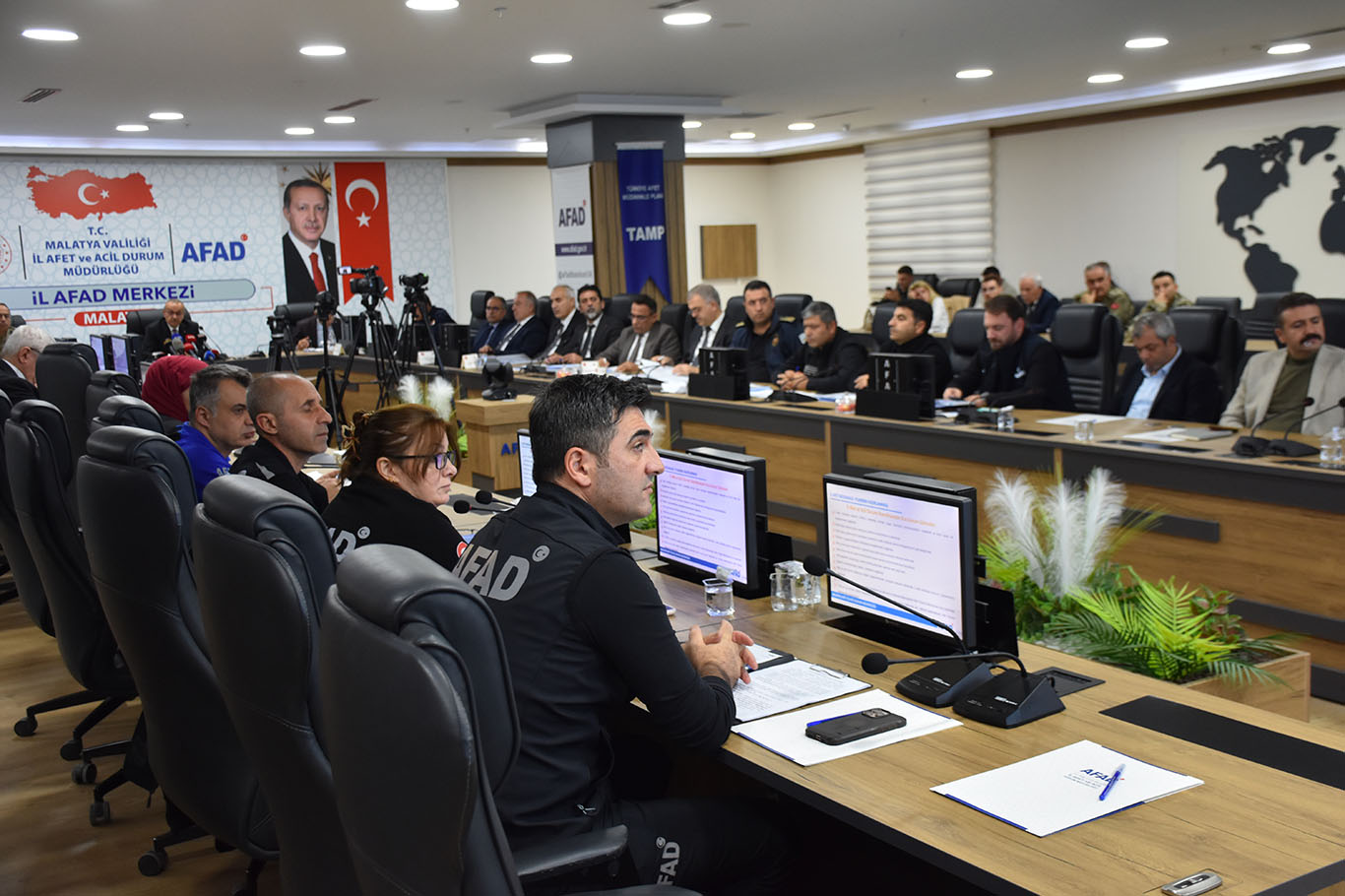 Vali Yavuz: Dere yataklarına kesinlikle inşaat yapılmasına müsaade etmemeliyiz