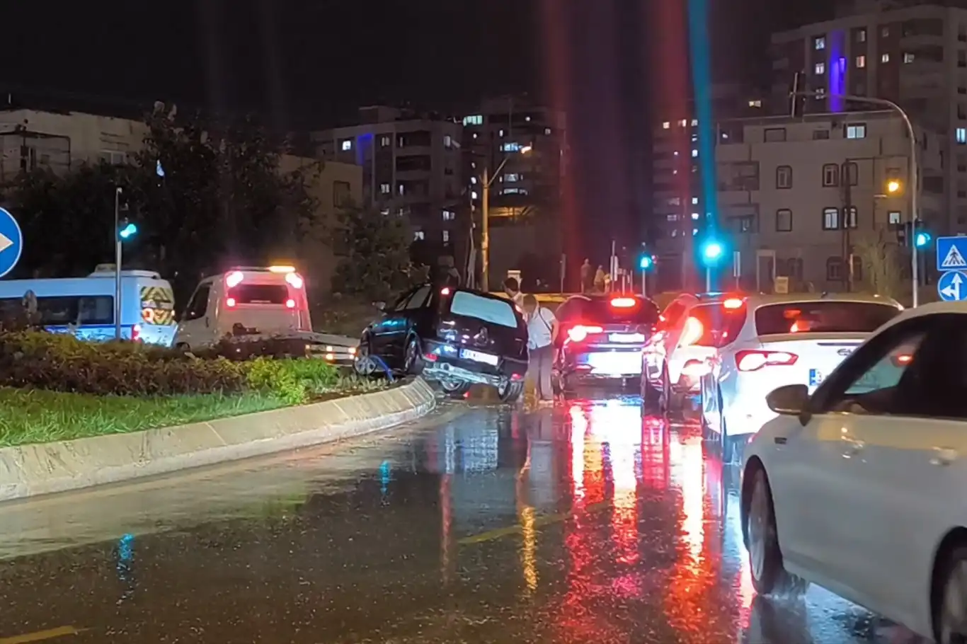 Mersin'de sağanak kazaya neden oldu