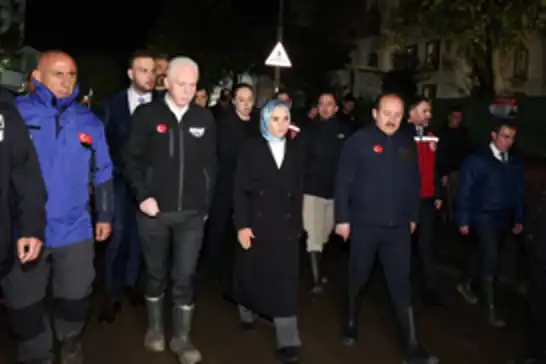 Bakan Göktaş, Sarıyer'deki sel bölgesinde incelemelerde bulundu