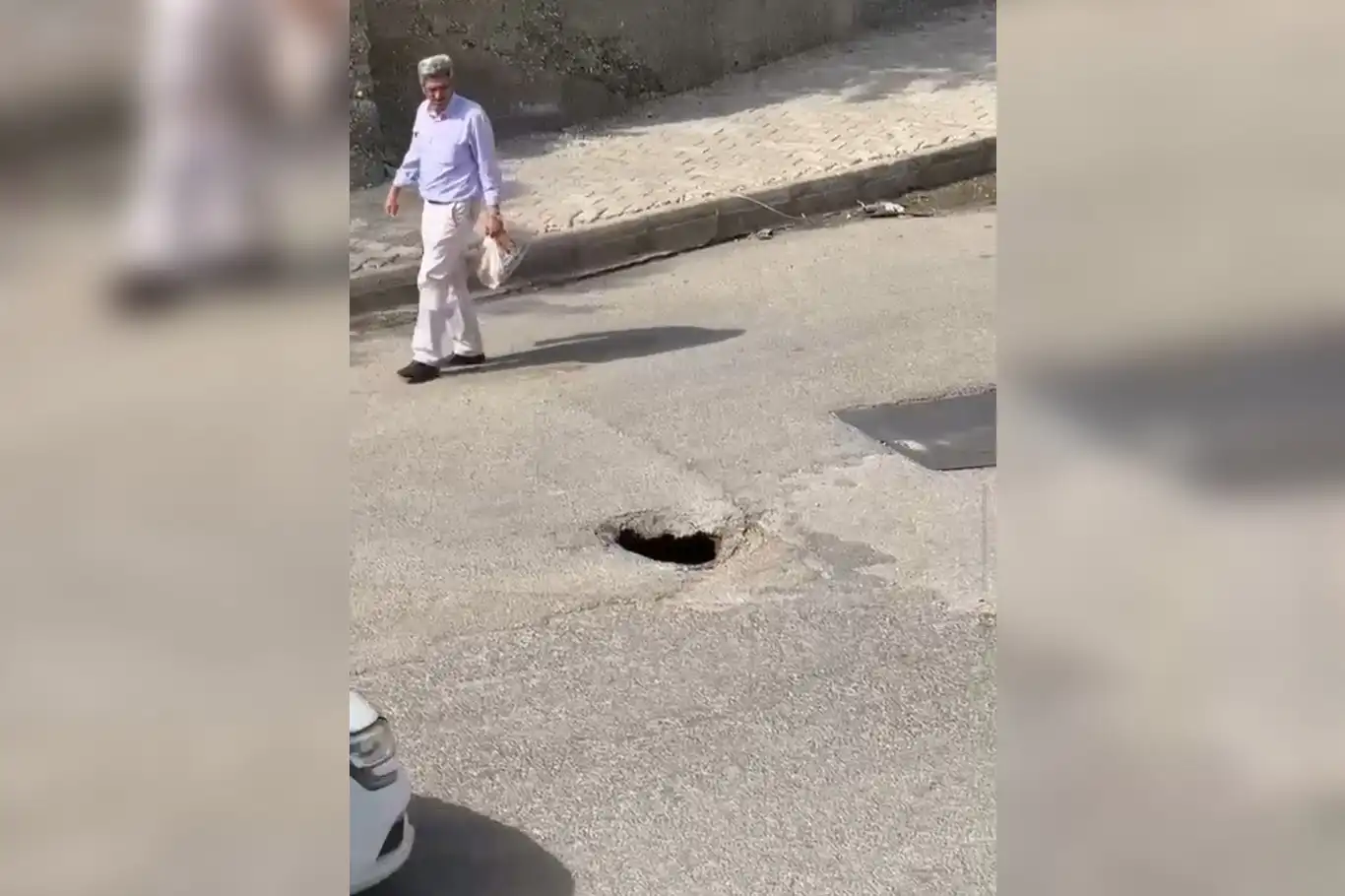 Nusaybin’de cadde ortasındaki çukur tehlike saçıyor