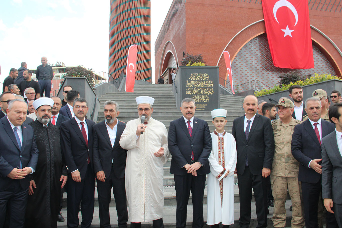 Batman'da Kardeşlik Camisi'nin açılışı Bakan Çiftçi'nin katılımıyla gerçekleştirildi