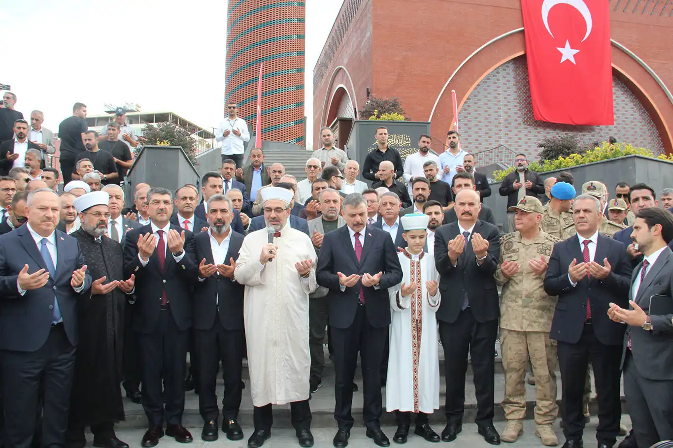 Batman'da Kardeşlik Camisi'nin açılışı Bakan Çiftçi'nin katılımıyla gerçekleştirildi