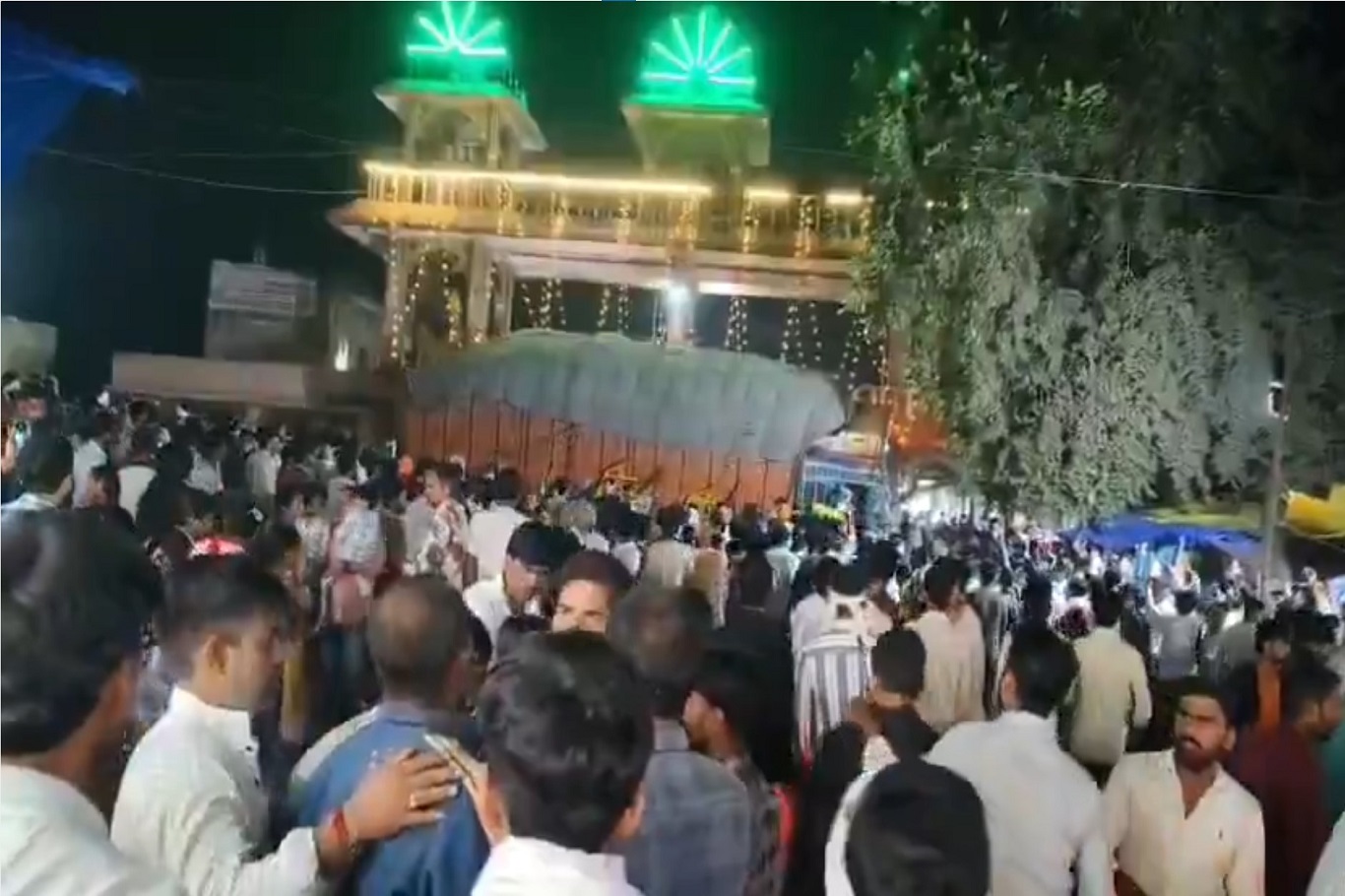 15 killed, over 40 injured as truck runs over devotees near temple in India