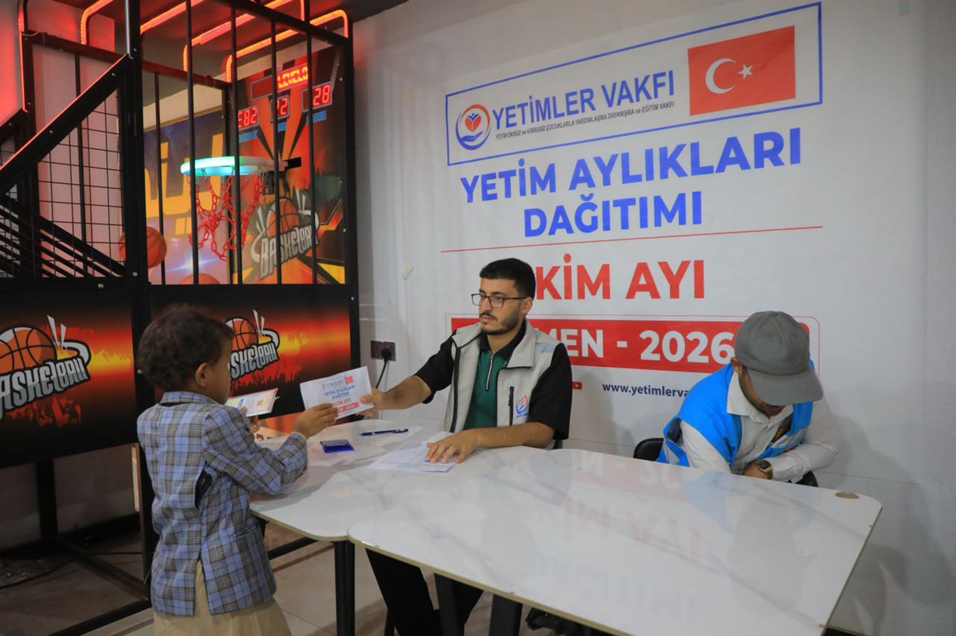 Yetimler Vakfı'ndan Yemen'deki yetimlere ekim ayı yardımı