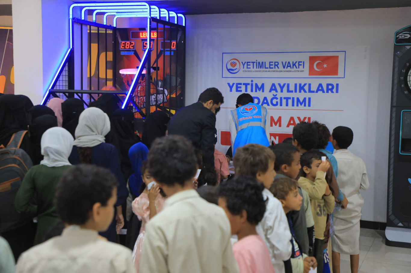 Yetimler Vakfı'ndan Yemen'deki yetimlere ekim ayı yardımı