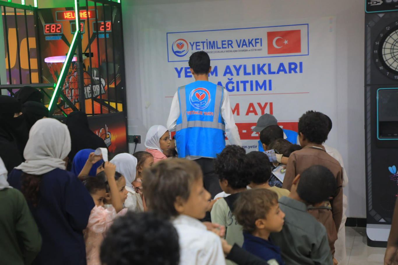 Yetimler Vakfı'ndan Yemen'deki yetimlere ekim ayı yardımı