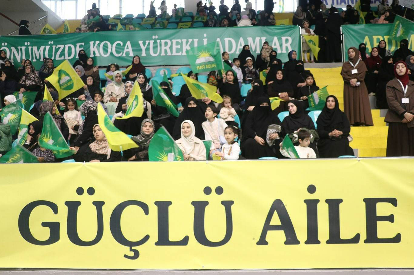 HÜDA PAR İstanbul İl Başkanı Eşin'den İBB'ye tepki: Bütçe altyapıya harcansaydı sel felaketleri yaşanmazdı