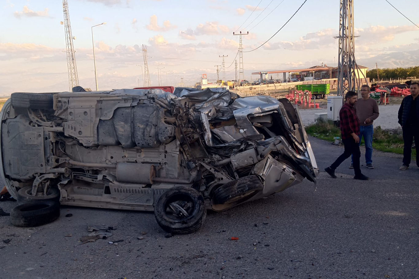 Malatya'da minibüs ile otomobil çarpıştı: 3 yaralı