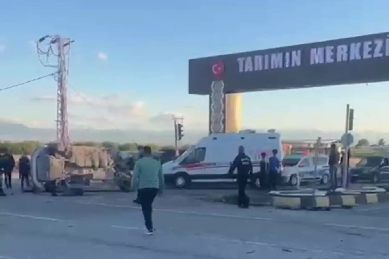 Malatya'da minibüs ile otomobil çarpıştı: 3 yaralı