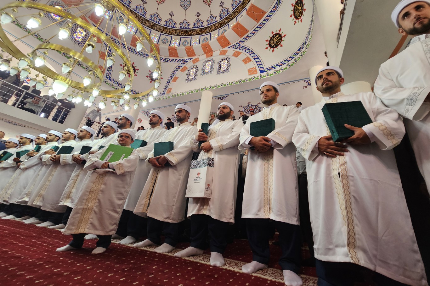 Şırnak'ta eğitimlerini tamamlayan 15 hafız için icazet merasimi düzenlendi 