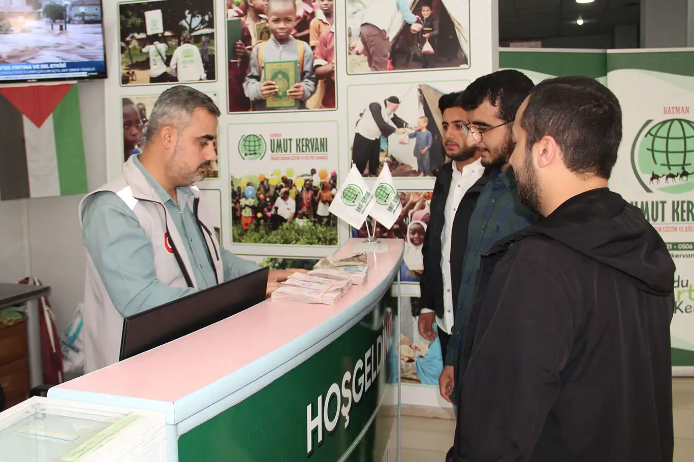 Üniversite öğrencileri kermes gelirini Gazze'ye bağışladı