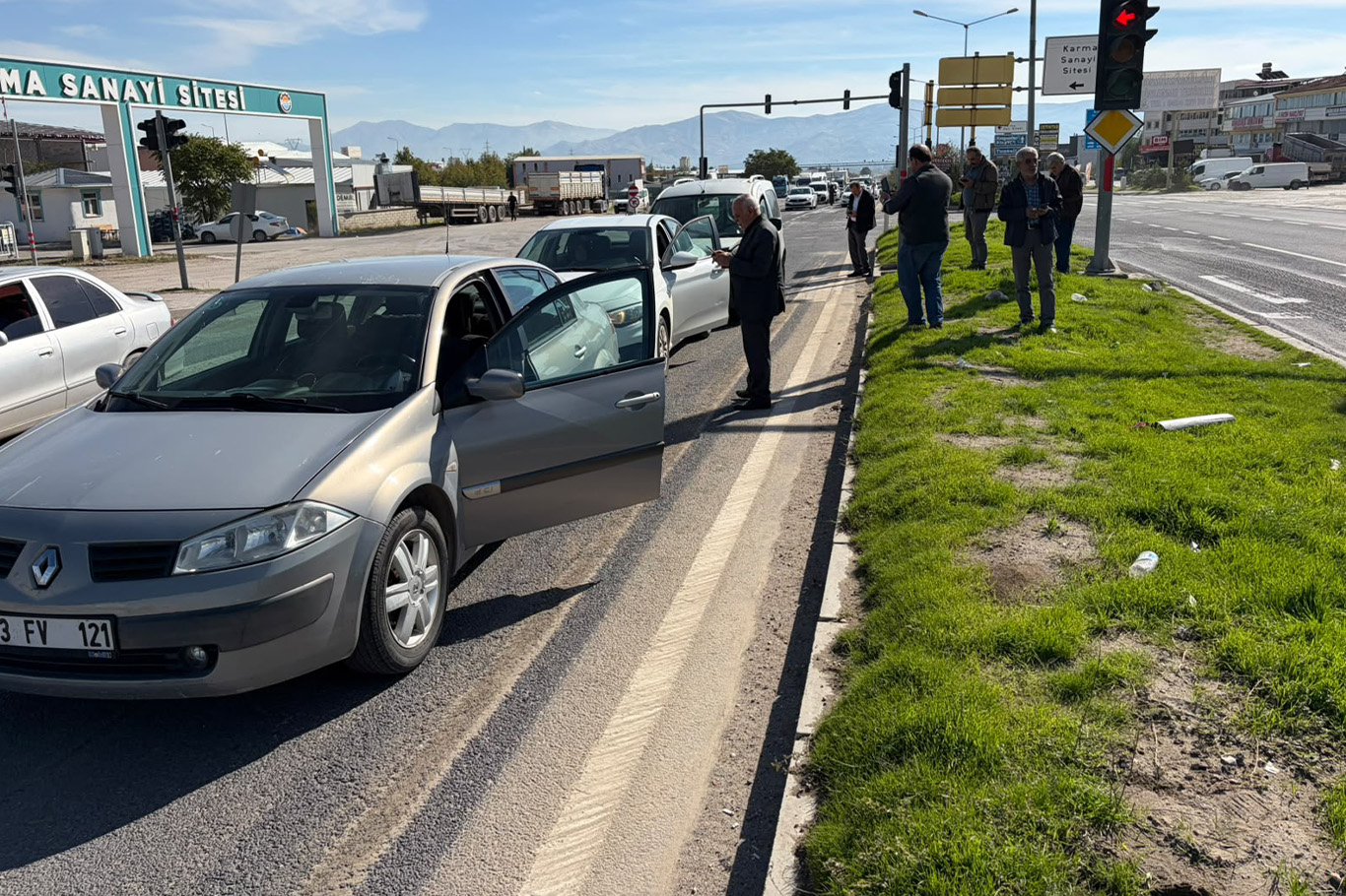 Elazığ-Bingöl karayolunda 4 araç birbirine girdi