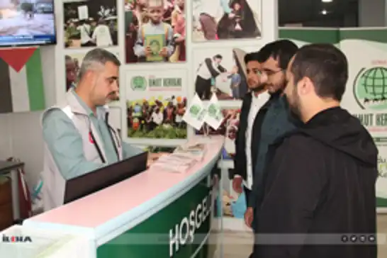 طلاب جامعة باتمان يتبرعون بعائدات البازار الخيري لدعم غزة