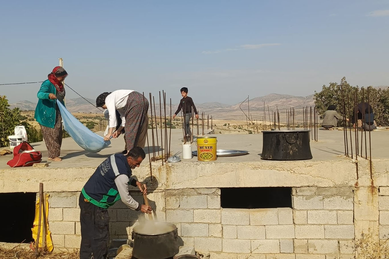 Üzümden pekmez, pestil ve cevizli sucuk yapılıyor