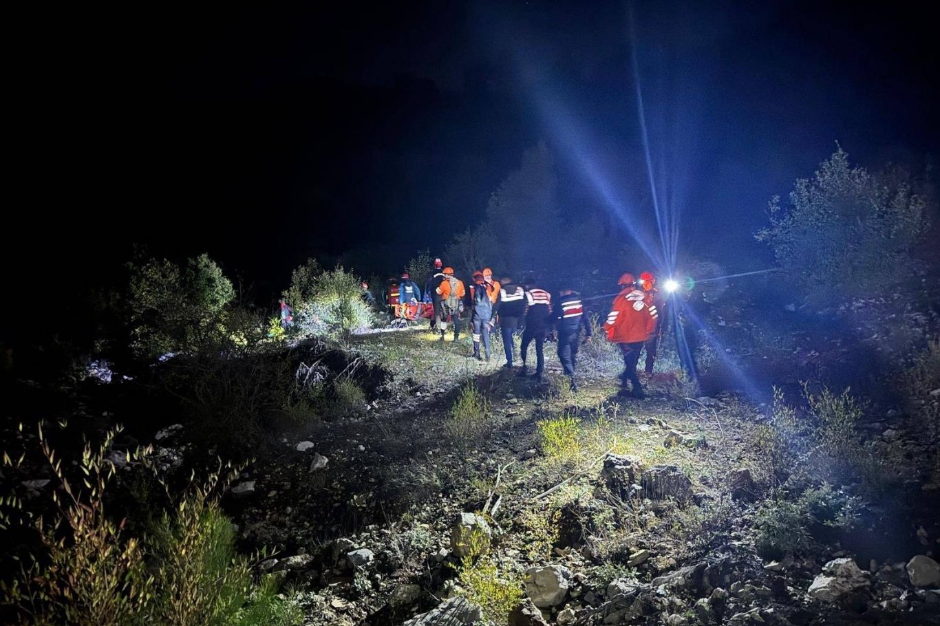 Yazılı Kanyon'da mahsur kalan 10 kişi için kurtarma çalışmaları sürüyor