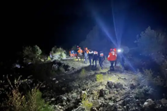 Isparta'da Yazılı Kanyon'da mahsur kalan 10 kişi için kurtarma çalışmaları sürüyor