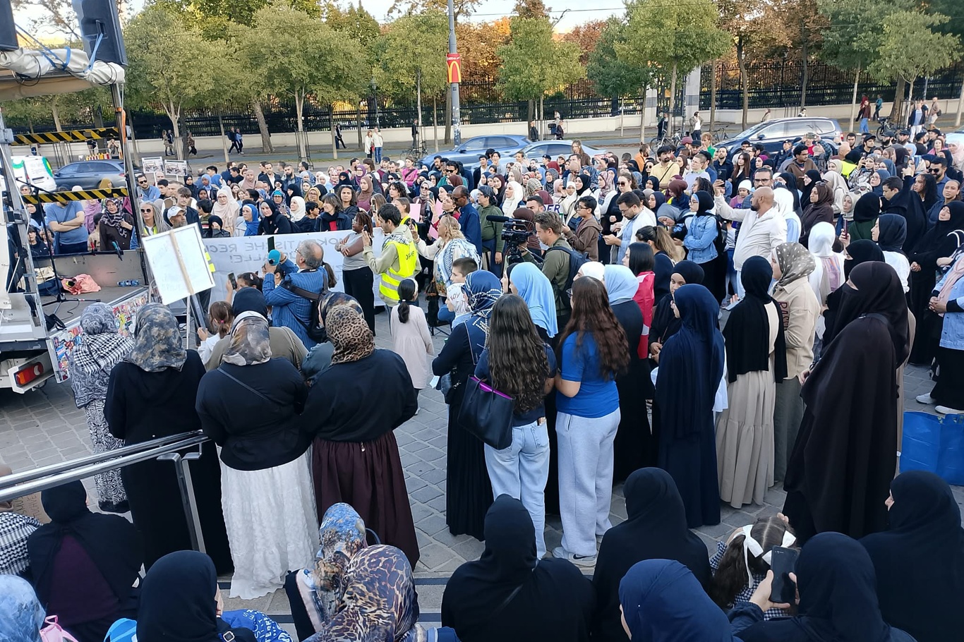 Avusturya'da başörtüsü yasağı protestosu