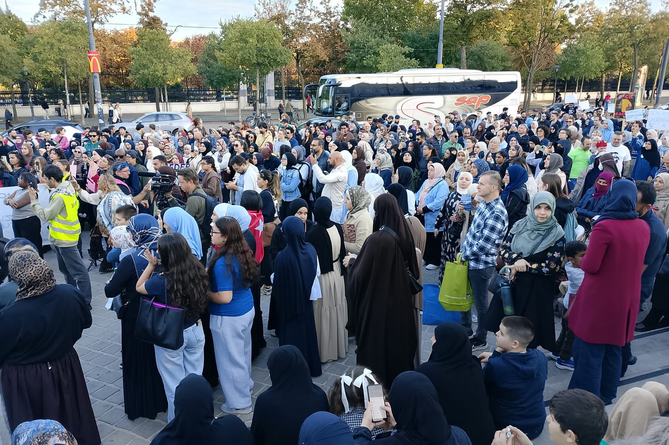 Avusturya'da başörtüsü yasağı protestosu