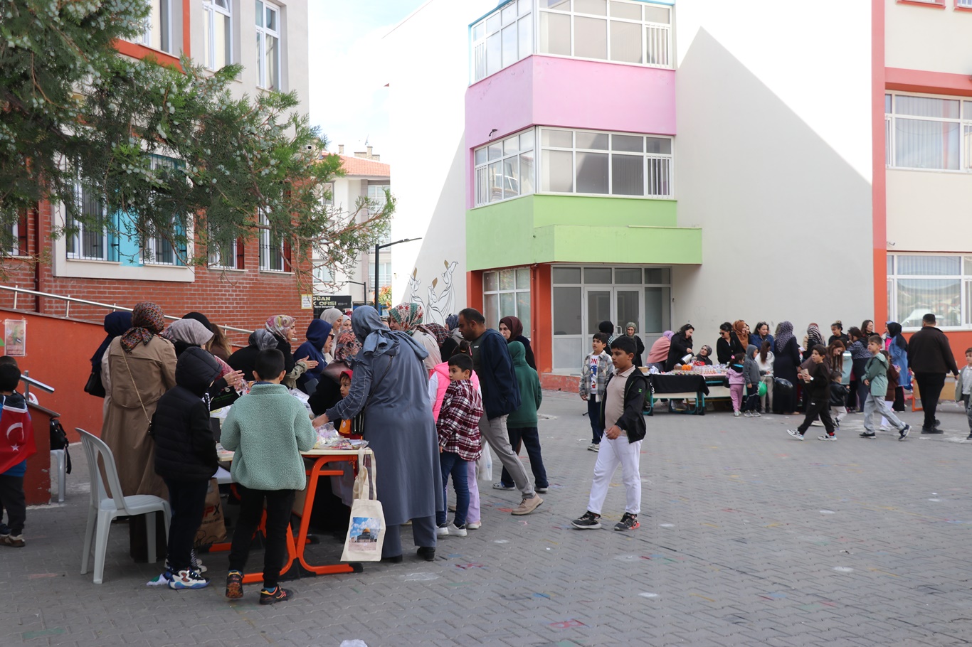 İlkokul öğrencileri Gazze için seferber oldu