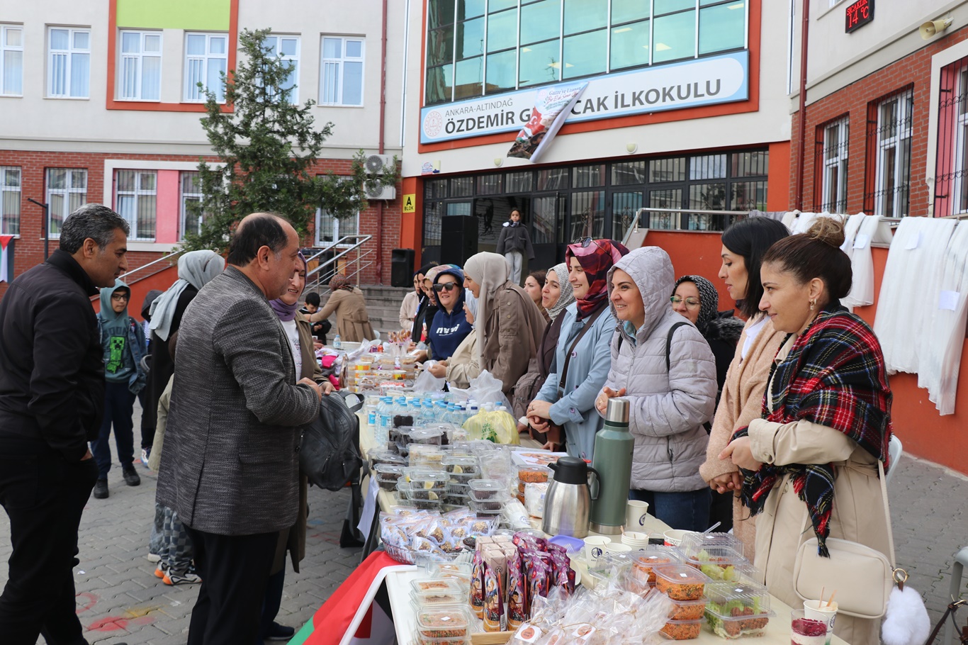İlkokul öğrencileri Gazze için seferber oldu